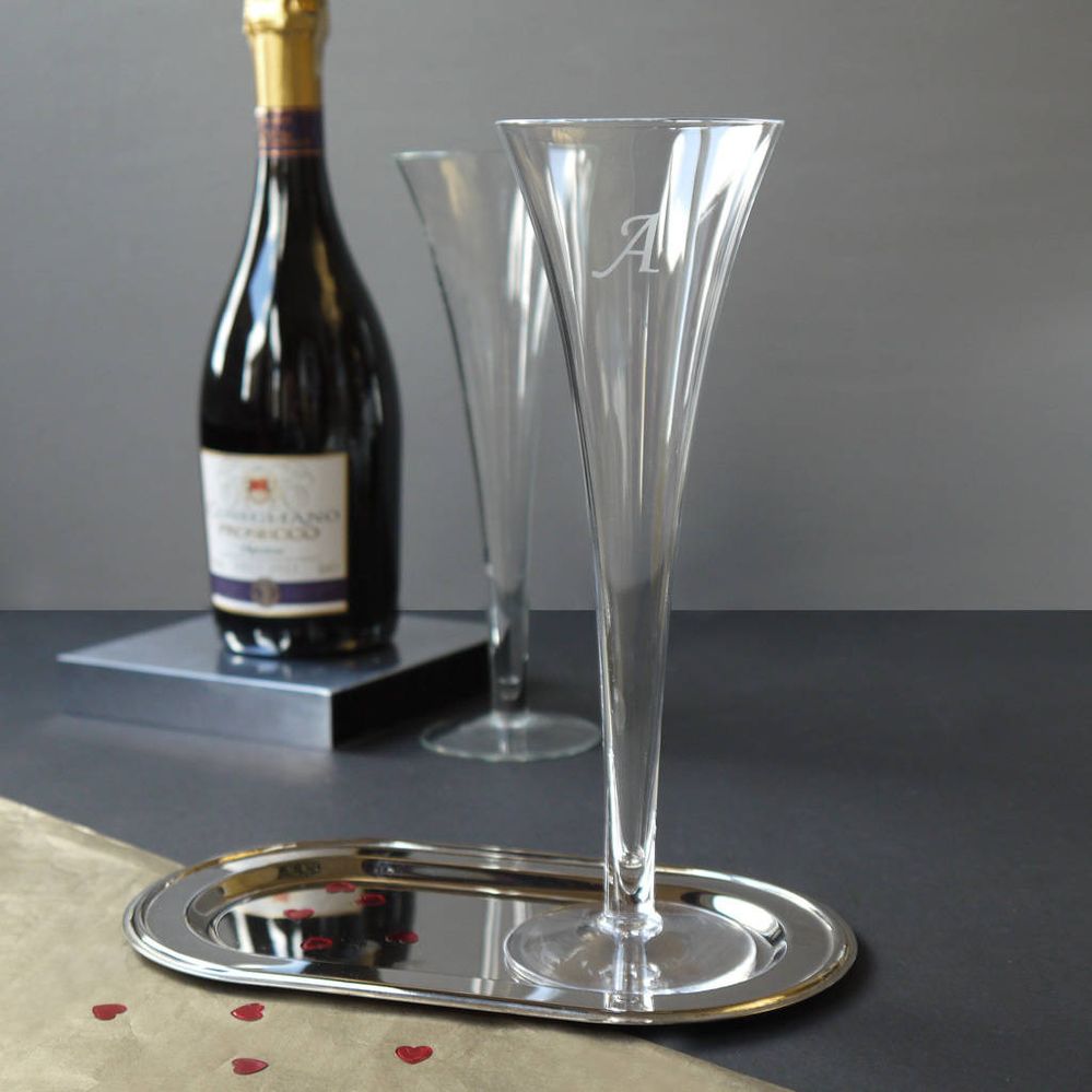 champagneflutes.jpg
